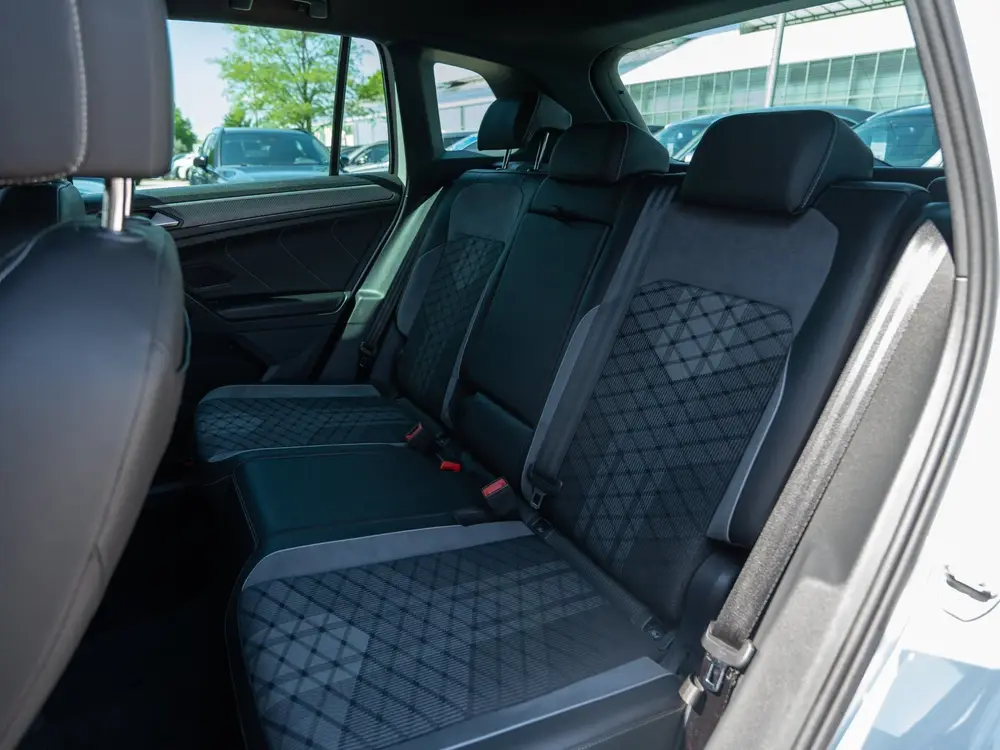 Volkswagen Tiguan 1.5 TSI 150PK DSG R-Line | Keyless | Camer uit 2023, foto 17