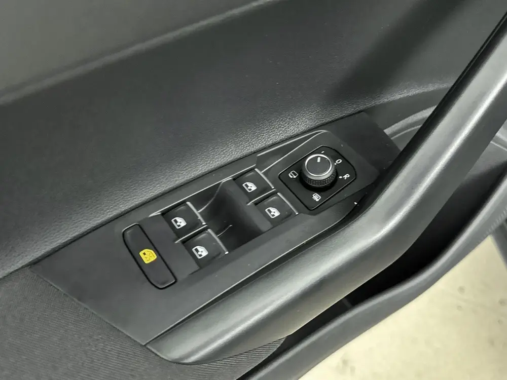 Volkswagen Polo 1.0 TSI R-Line Edition | 18 Inch Zwarte Velg uit 2025, foto 14