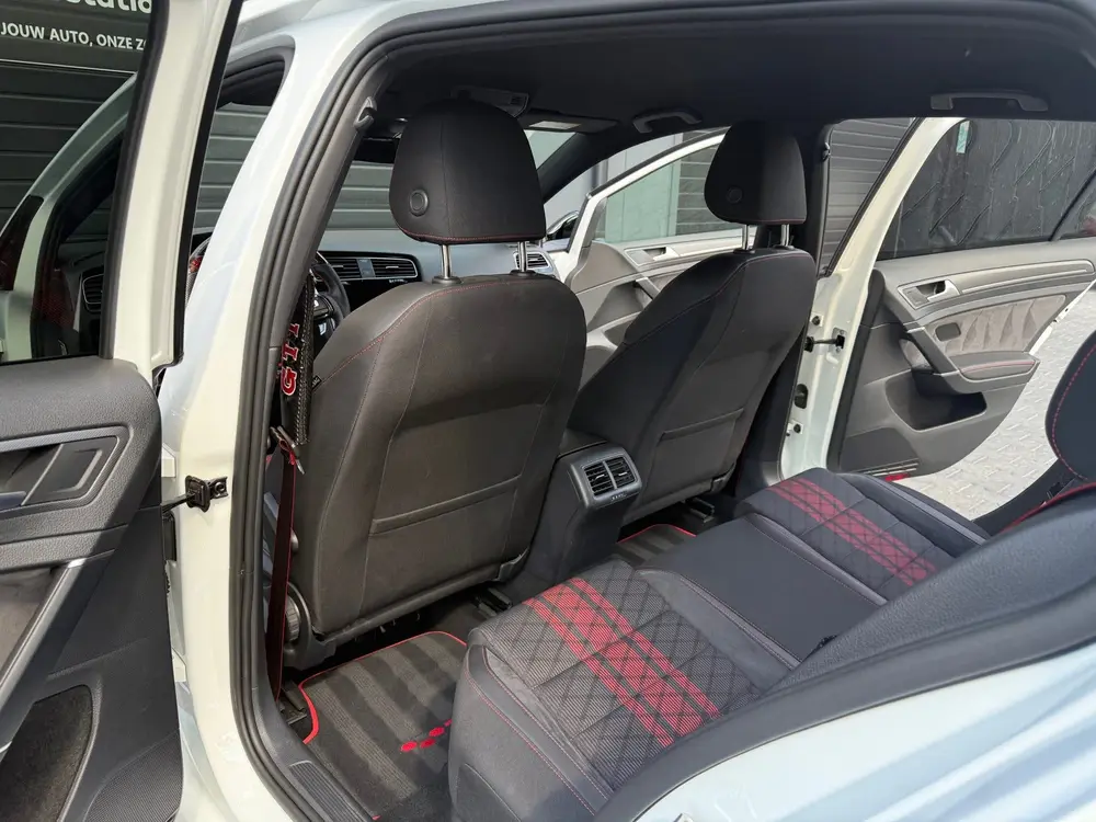 Volkswagen Golf 2.0 TSI GTI TCR uit 2019, foto 13