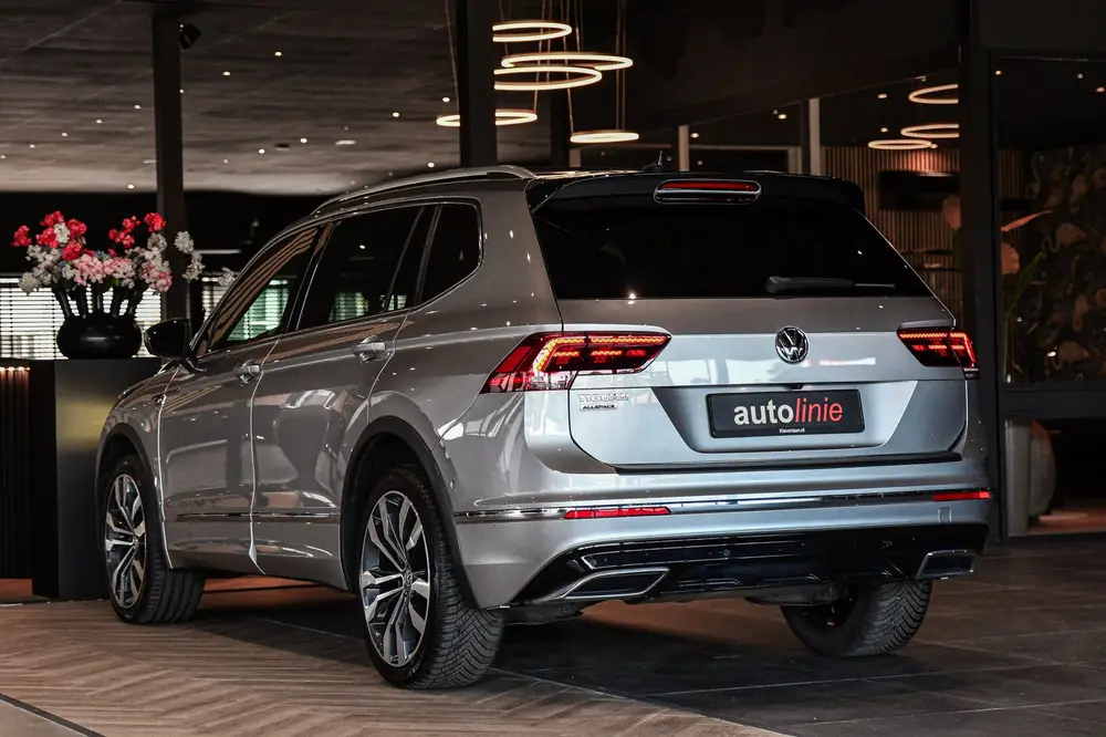 Volkswagen Tiguan Allspace 1.5 TSI R-Line, 7 persoons, Pano uit 2020, foto 2