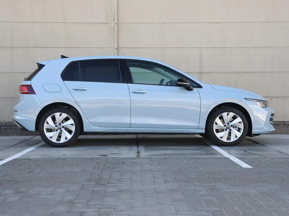 Volkswagen Golf 1.5 eHybrid Life Edition 204pk DSG | Navigat uit 2025, foto 2