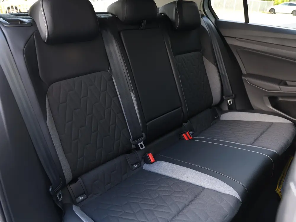 Volkswagen Golf 1.5 eHybrid Life Edition 204pk DSG | Navigat uit 2025, foto 9