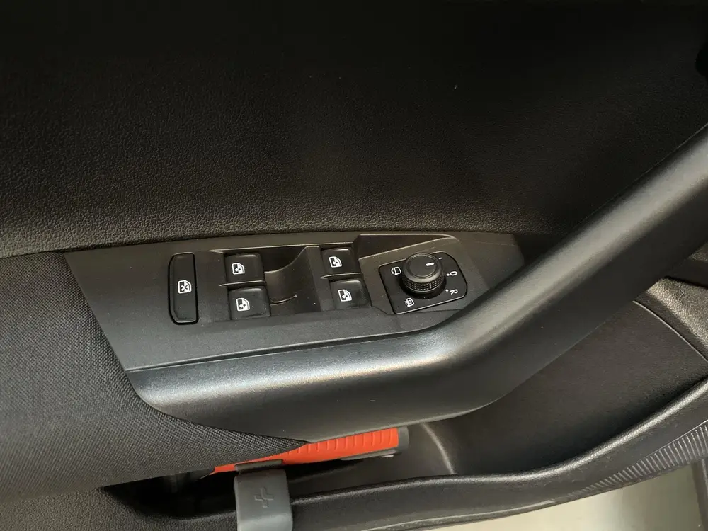 Volkswagen Polo 1.0 TSI Life Virtual Cockpit App-Connect DAB uit 2022, foto 19