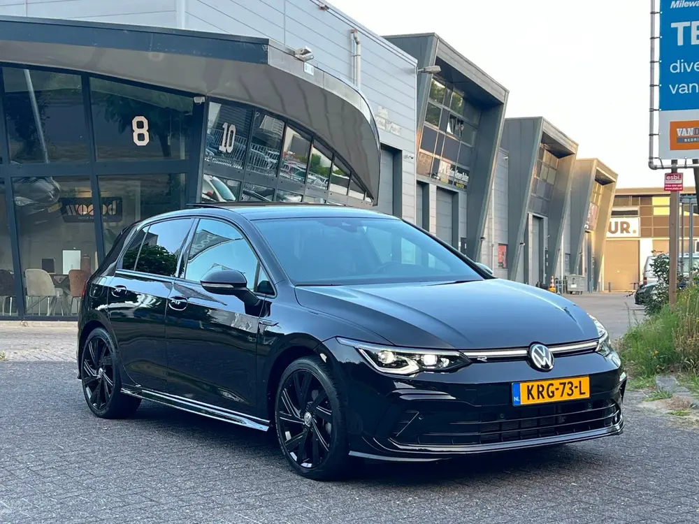 Volkswagen Golf 8 1.5 eTSI R-Line PANO LED DSG-7 BOM VOLL! uit 2024, foto 2