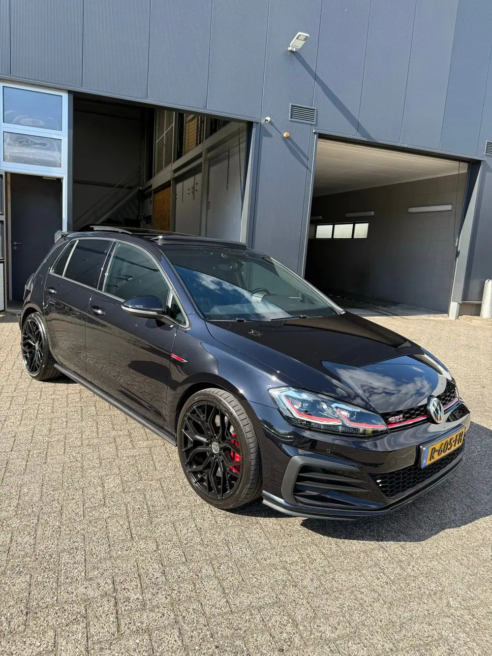 Volkswagen Golf 2.0 TSI 245pk 7-DSG 2020 Zwart uit 2020