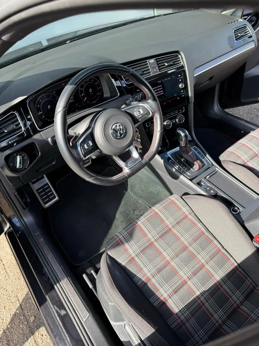 Volkswagen Golf 2.0 TSI 245pk 7-DSG 2020 Zwart uit 2020, foto 12