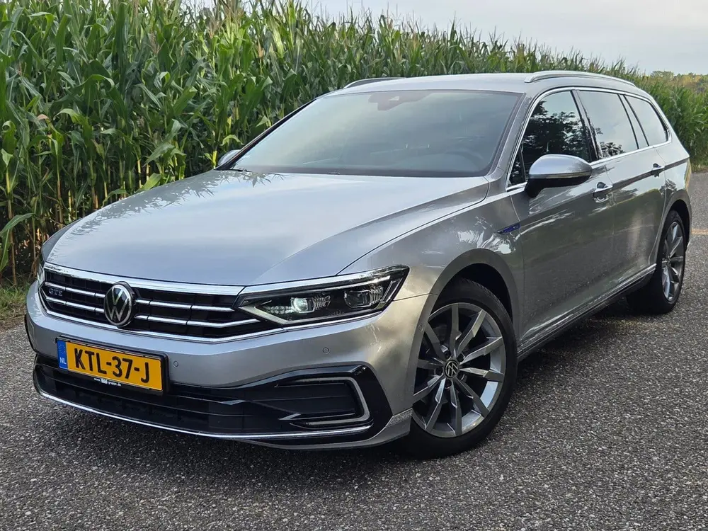 Volkswagen Passat VW Passat GTE 1.4 PHEV R-Line Monterey Matrix IQ uit 2020
