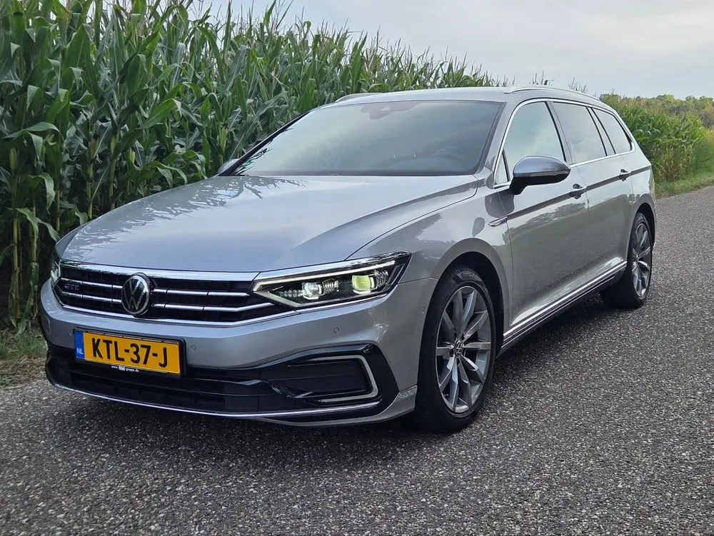Volkswagen Passat VW Passat GTE 1.4 PHEV R-Line Monterey Matrix IQ uit 2020, foto 2