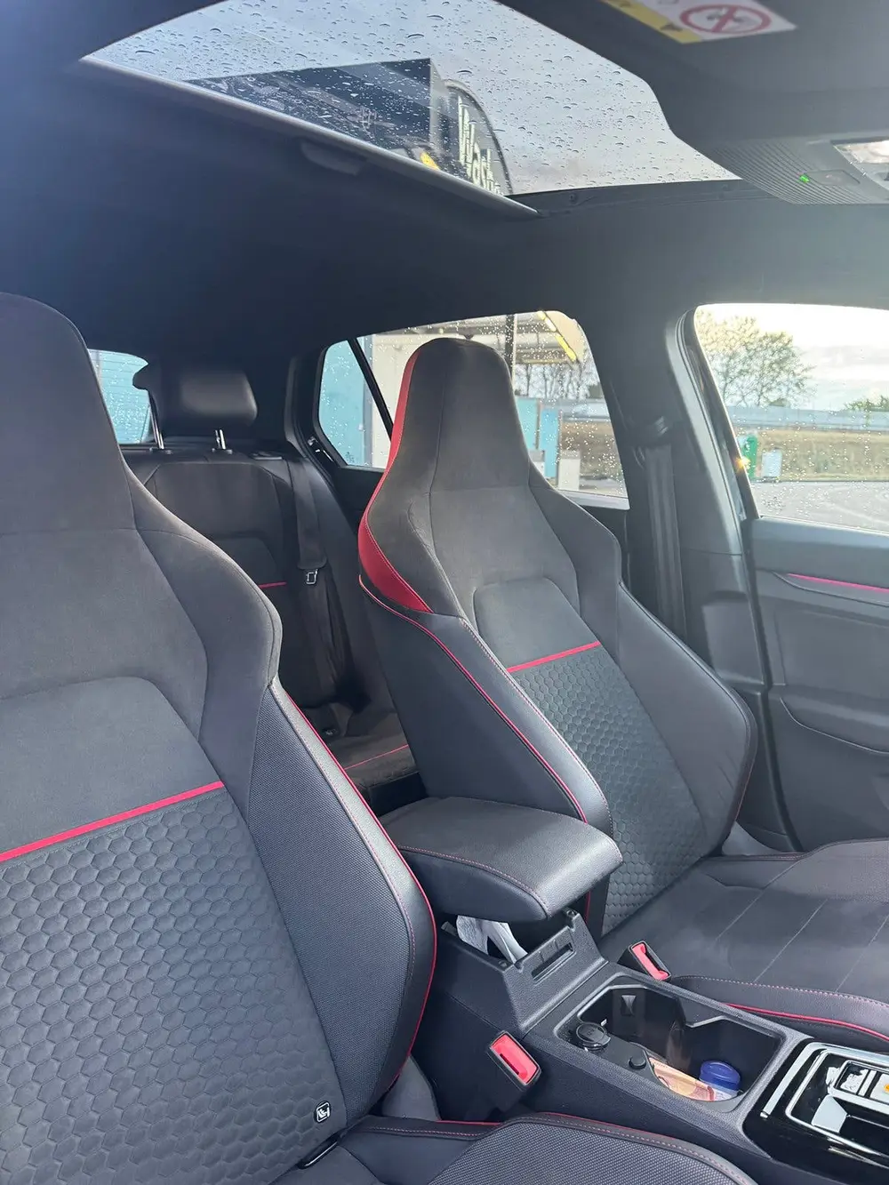 Volkswagen Golf 8 GTI Clubsport uit 2023, foto 13