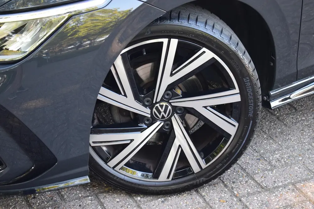 Volkswagen Golf 1.5 eTSI R-Line DSG CARPLAY|ADAPTIVE|SFEER|1 uit 2024, foto 11