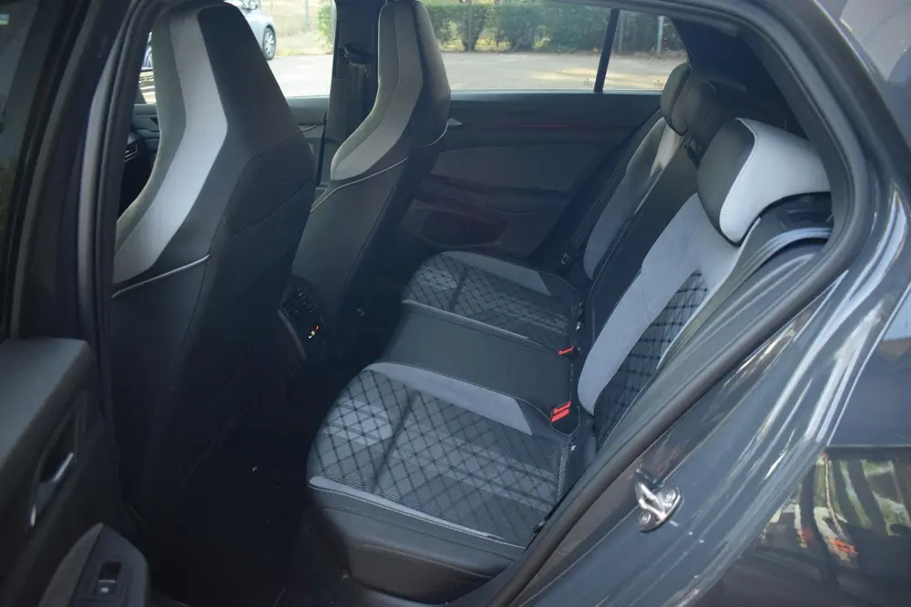 Volkswagen Golf 1.5 eTSI R-Line DSG CARPLAY|ADAPTIVE|SFEER|1 uit 2024, foto 5