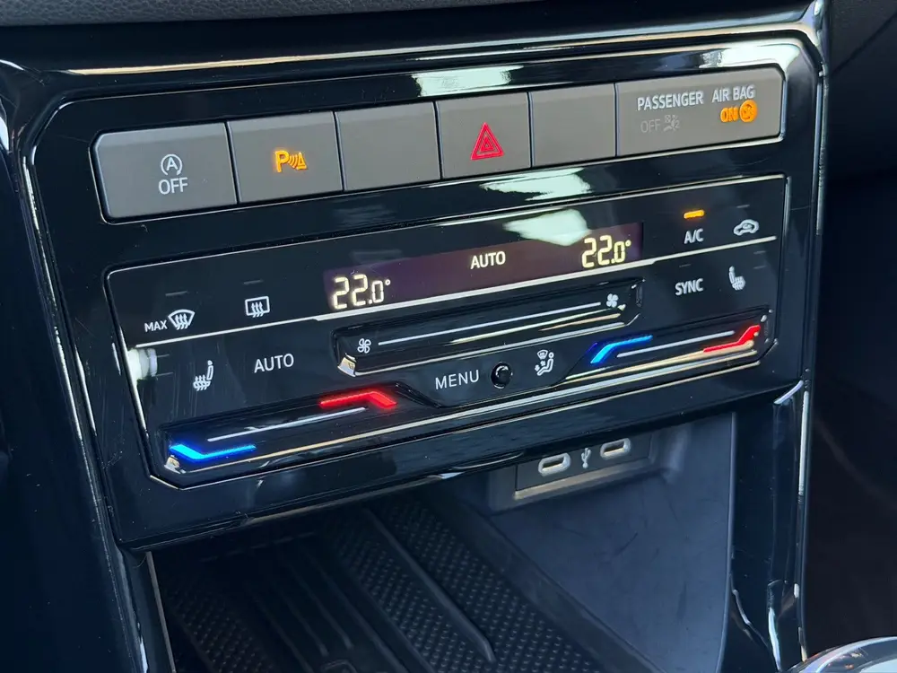 Volkswagen T-Cross 1.5 TSI 150pk DSG R-Line | Camera | Trekh uit 2025, foto 17