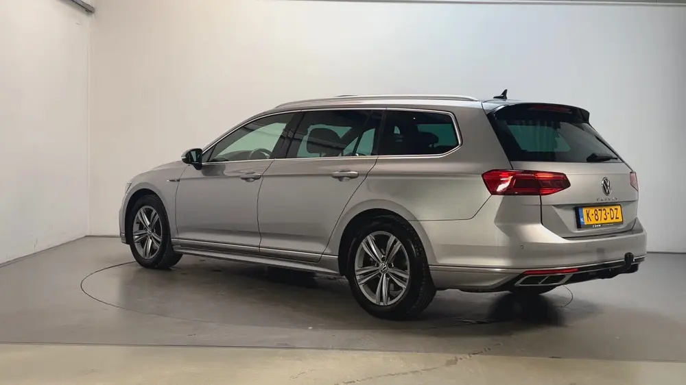 Volkswagen Passat Variant 1.5 TSI 150pk DSG R-Line Business uit 2020, foto 6