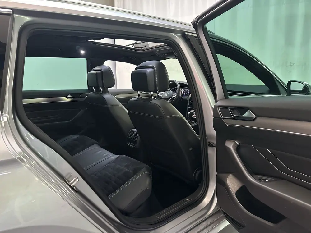 Volkswagen Passat Variant 1.5 TSI 150pk DSG R-Line Business uit 2020, foto 9