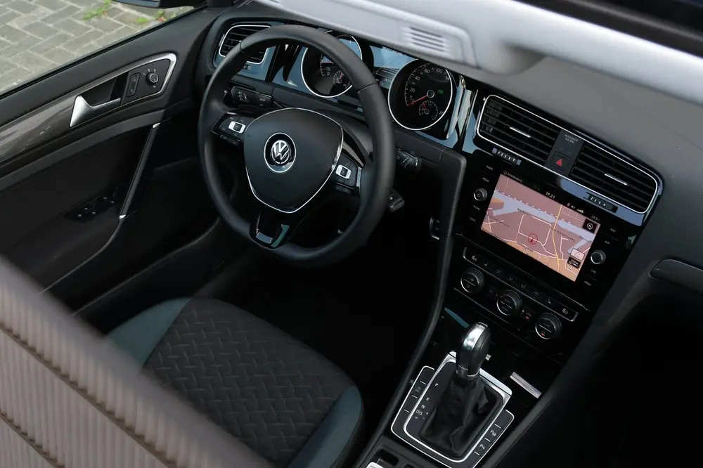 Volkswagen Golf 1.5 TSI R-Line 150 PK PANO|IQ.Drive uit 2019, foto 3