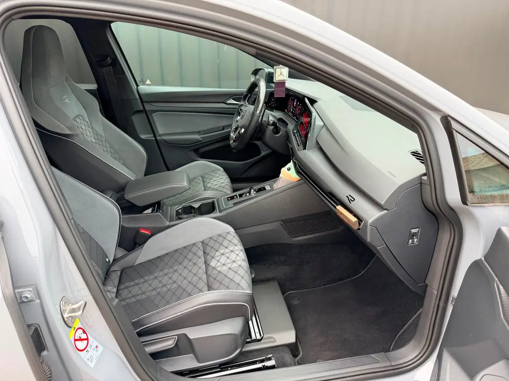 Volkswagen GOLF 1.5 eTSI R-Line 45dkm panorama uit 2022, foto 19