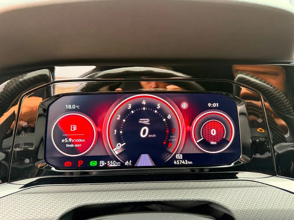 Volkswagen GOLF 1.5 eTSI R-Line 45dkm panorama uit 2022, foto 8