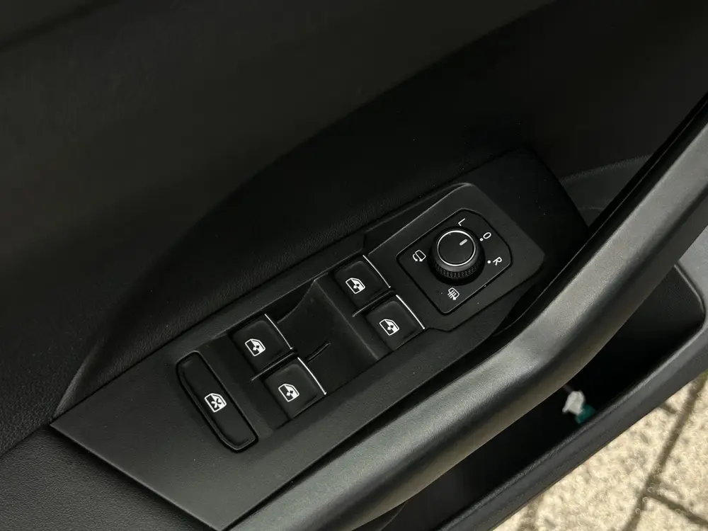 Volkswagen T-Cross 1.0 TSI R-Line Edition | Camera | Climate uit 2025, foto 14