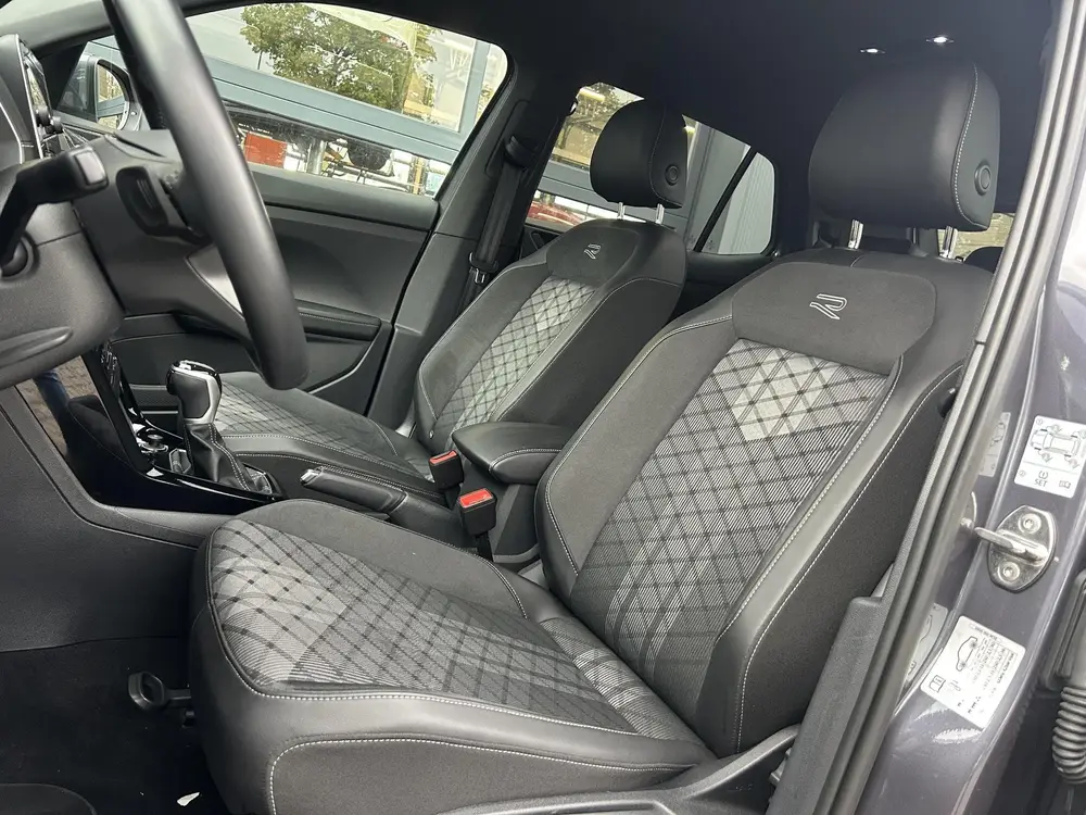 Volkswagen T-Cross 1.0 TSI R-Line Edition | Camera | Climate uit 2025, foto 15