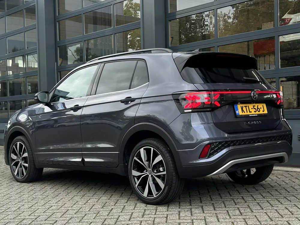 Volkswagen T-Cross 1.0 TSI R-Line Edition | Camera | Climate uit 2025, foto 2