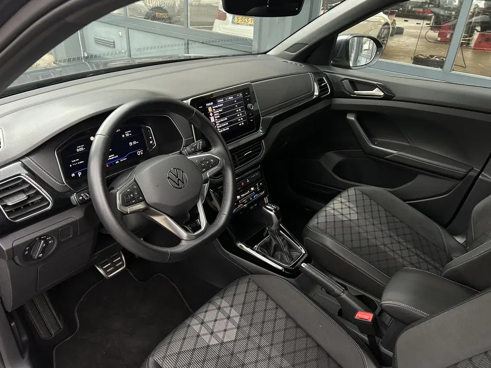 Volkswagen T-Cross 1.0 TSI R-Line Edition | Camera | Climate uit 2025, foto 3