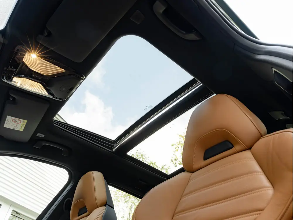 BMW B3 Touring Pano - Dashboard Leder - M-Zetels - Stan uit 2023, foto 3