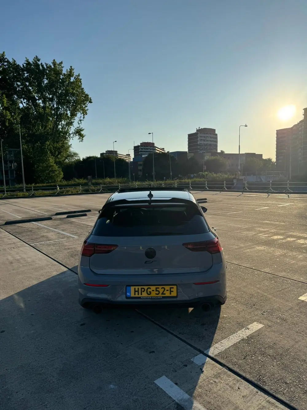 Volkswagen Golf 2.0 TSI OPF 221KW Dsg7 2022 Grijs uit 2022, foto 4