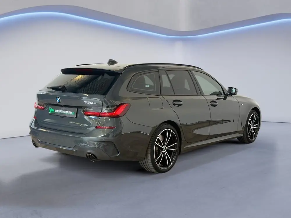 BMW 3-Serie Touring 330e Business Edition Plus|PANO|M-PAKKET uit 2021, foto 2