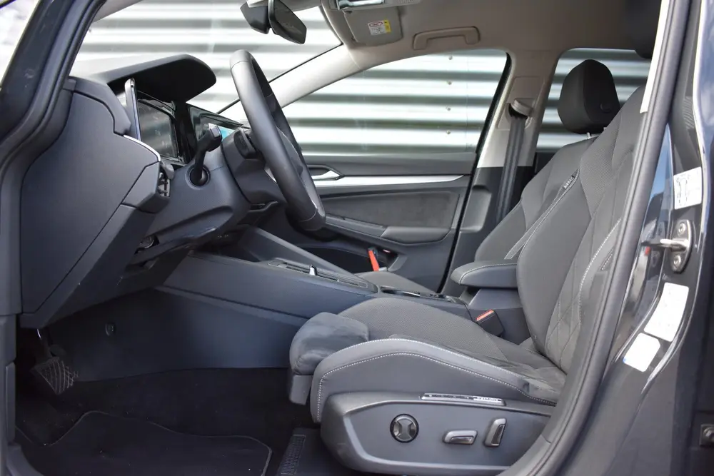 Volkswagen Golf Variant 1.0 eTSI Life Business LED | Carplay uit 2023, foto 3