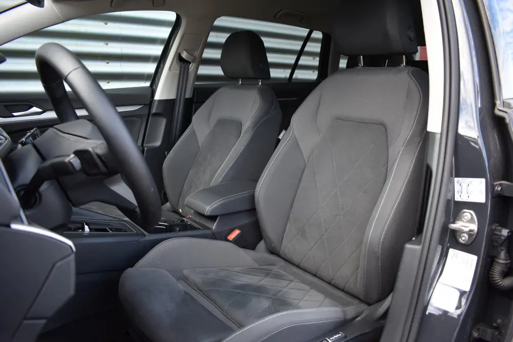 Volkswagen Golf Variant 1.0 eTSI Life Business LED | Carplay uit 2023, foto 4