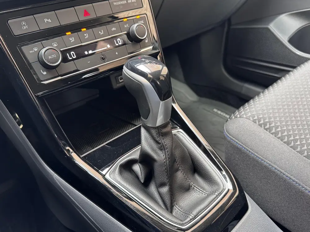 Volkswagen T-Cross 1.0 TSI R-Line DSG Navi Carplay Acc Led uit 2020, foto 3