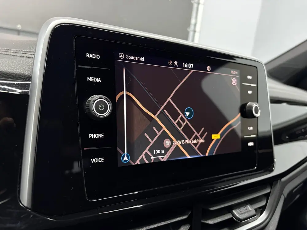 Volkswagen T-Roc 1.5 TSI R-Line Pano uit 2022, foto 15