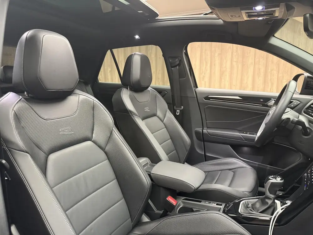 Volkswagen T-Roc 1.5 TSI R-Line Edition uit 2024, foto 16