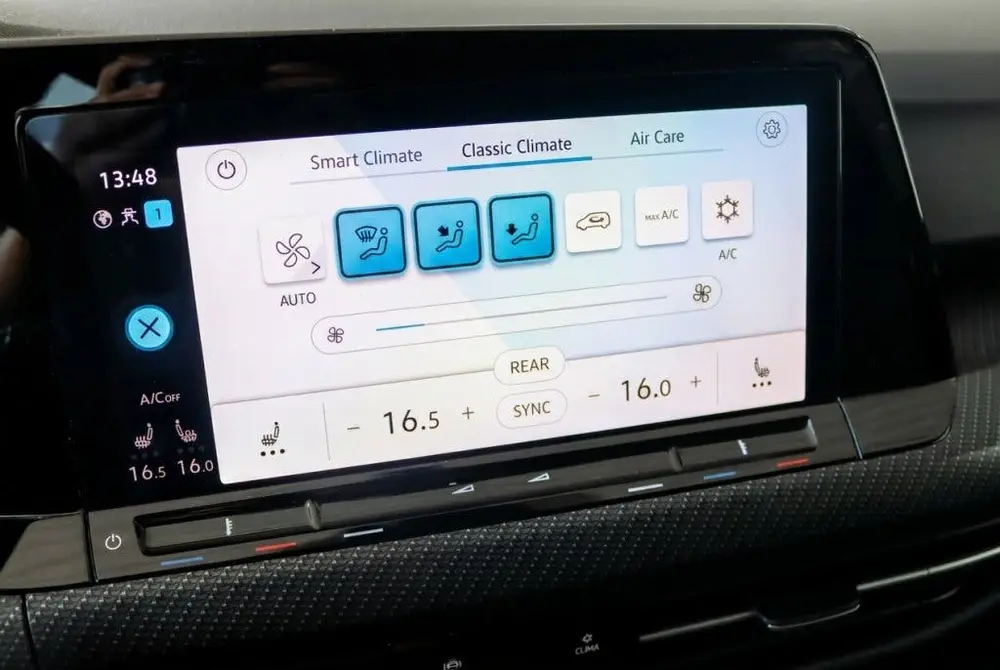 Volkswagen Golf Viii Lim R-Line 1.5 eTSI DSG Pano l Camera uit 2021, foto 17