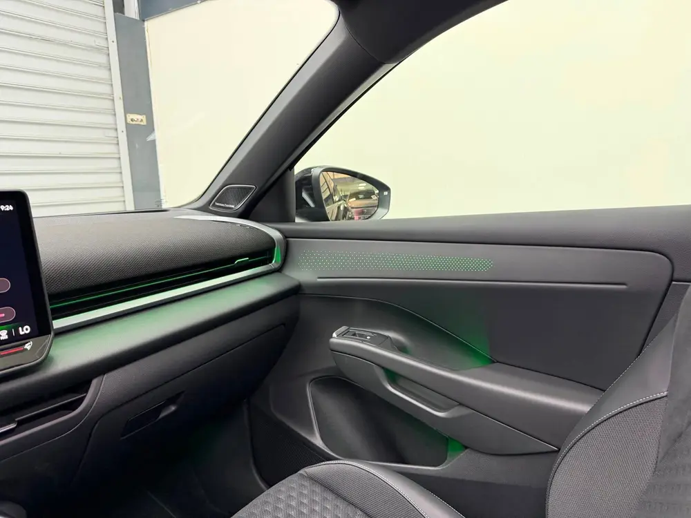 Volkswagen T-Roc 1.5 eTsi R-Line - Full option - Pano - Elek uit 2026, foto 13