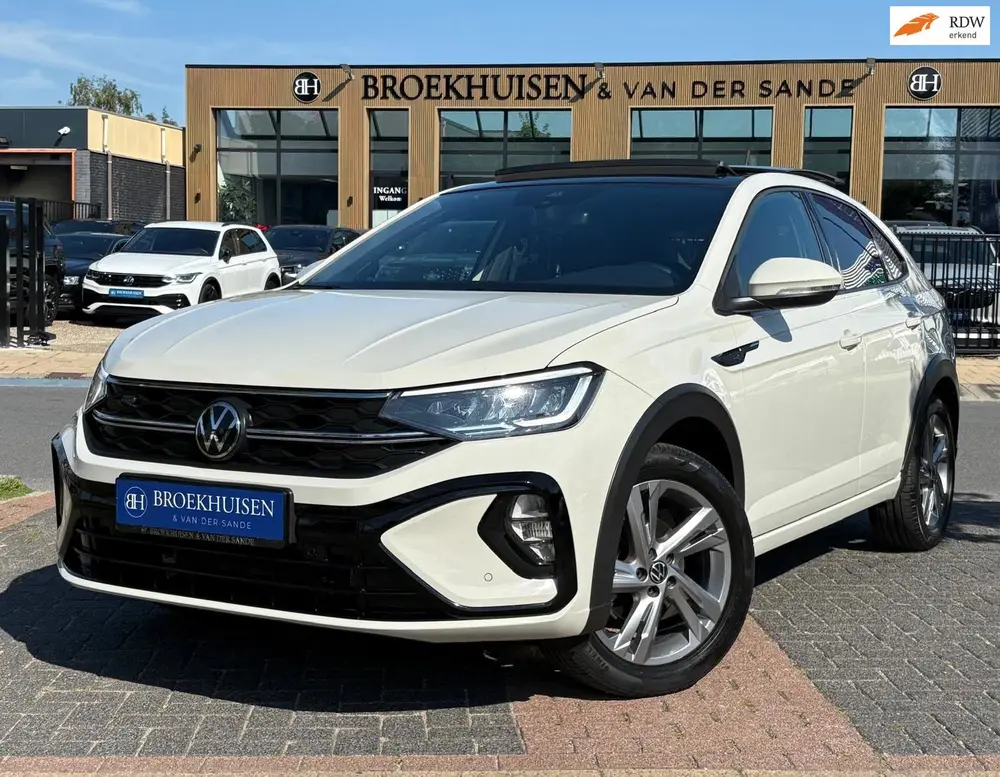 Volkswagen Taigo 1.0 TSI R-Line Business Automaat / Panorama uit 2023