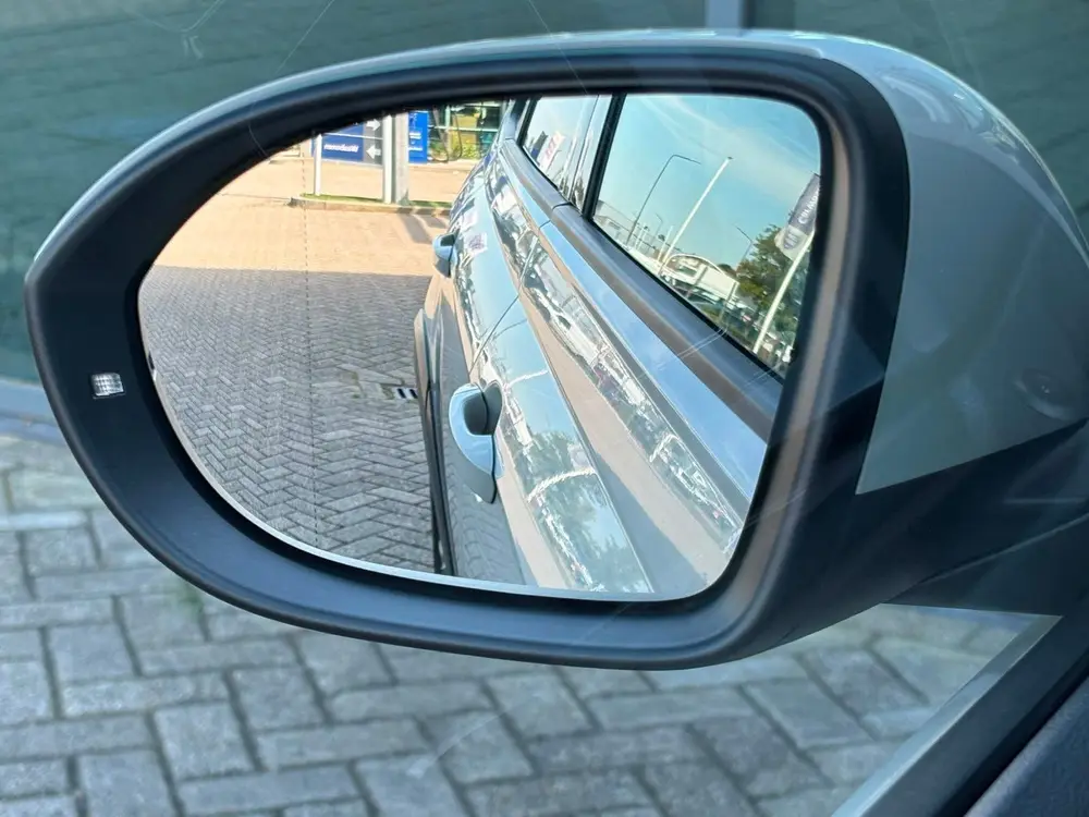 Volkswagen Taigo 1.0 TSI R-Line Business Automaat / Panorama uit 2023, foto 15