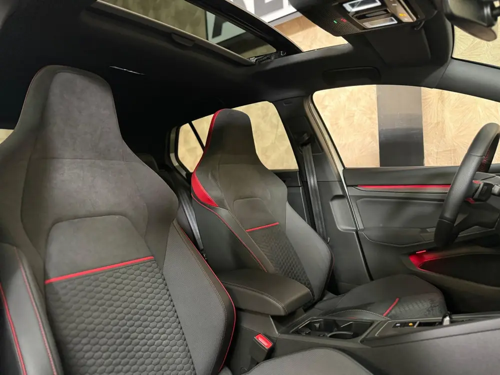 Volkswagen GOLF 2.0 TSI GTI CLUBSPORT | Pano | Stoel/Stuurve uit 2022, foto 10