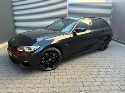 BMW 3-Serie Touring 330e xDrive High Executive LASER PANO 36 uit 2021