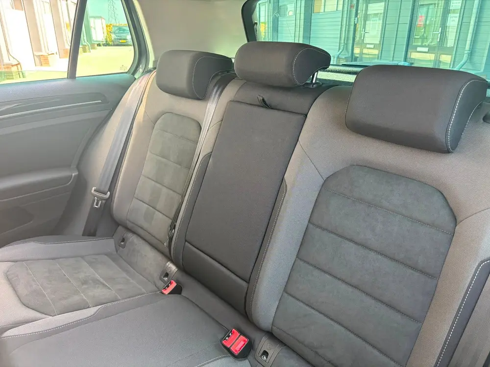Volkswagen Golf VII Golf 1.5 TSI 150pk 5D 2019 Grijs Massage ACC uit 2019, foto 19