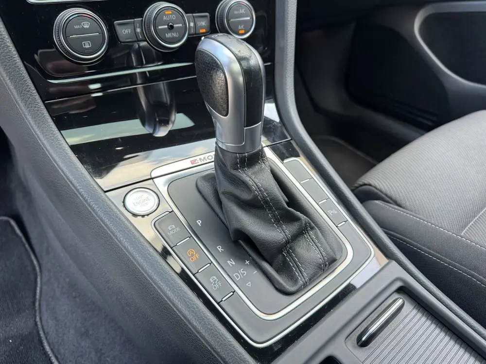 Volkswagen Golf 7,5 R 2.0 TSI 301pk 4Motion DSG/ Aut. Panora uit 2019, foto 15