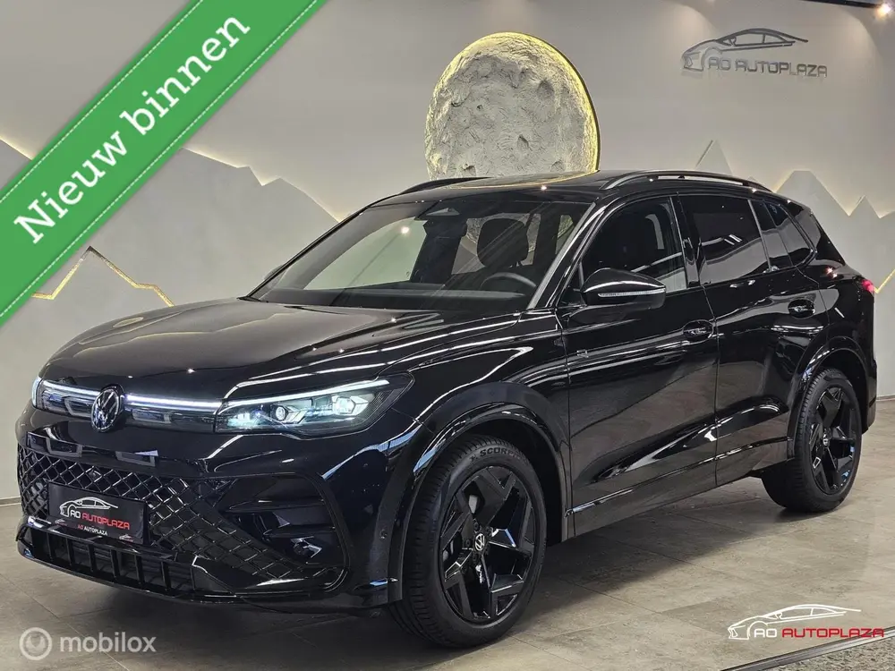 Volkswagen Tiguan 1.5 eTSI R-Line Panorama/Leder/Black Style uit 2024