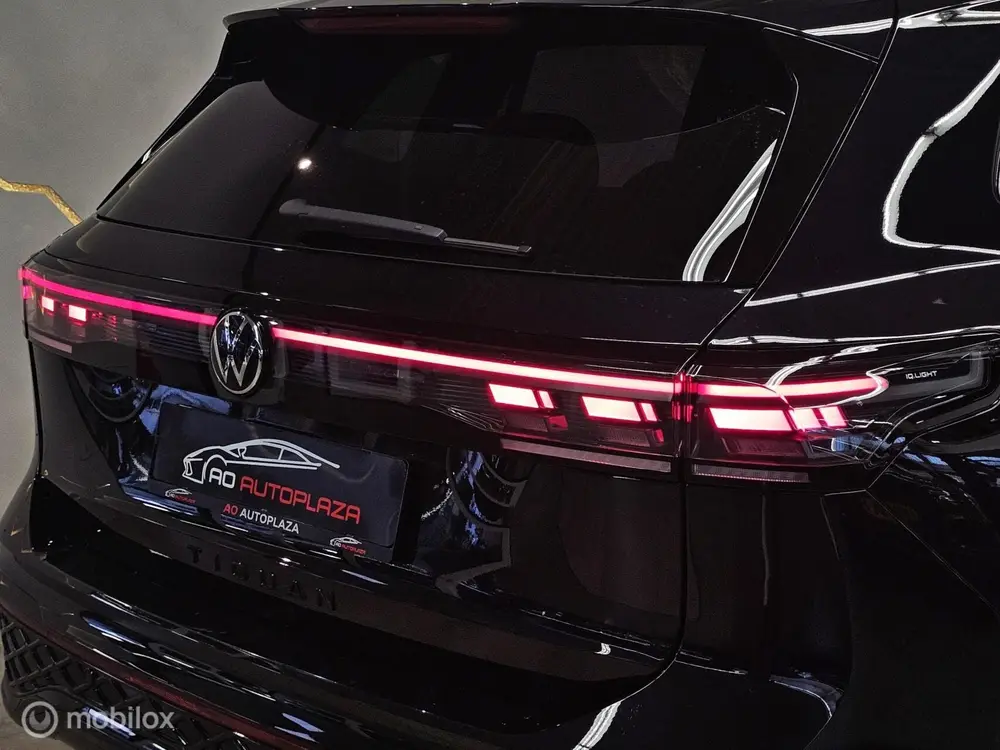 Volkswagen Tiguan 1.5 eTSI R-Line Panorama/Leder/Black Style uit 2024, foto 15