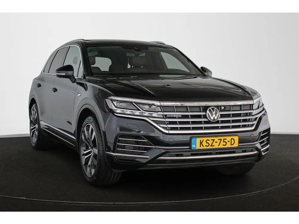 Volkswagen Touareg 3.0 TSi eHybrid 4MOTION Luchtvering Panor uit 2022, foto 2