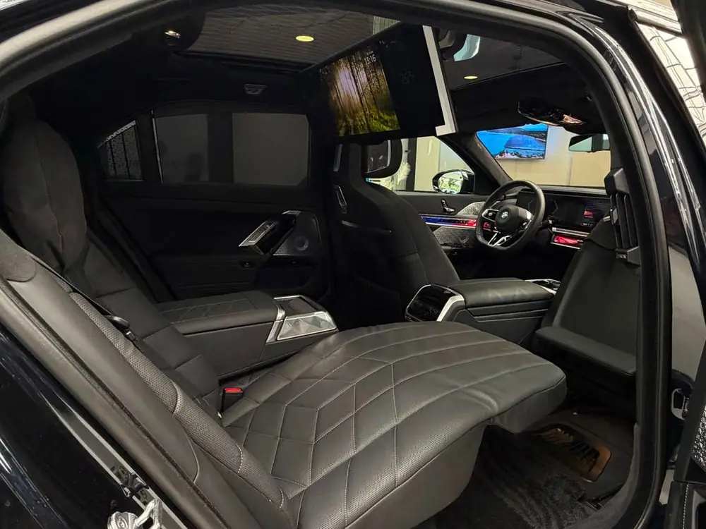 BMW 7-Serie M760e xDrive M-Sport|B&W|SkyL|Rear Seat|Theater uit 2024, foto 2