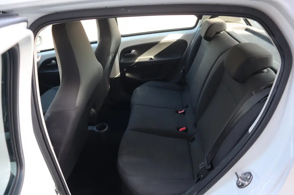 Volkswagen Up! uit 2023, foto 17