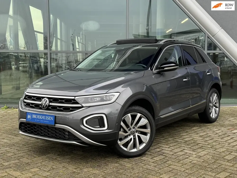Volkswagen T-Roc 1.5 TSI 150pk Automaat / Panoramadak / Lede uit 2024