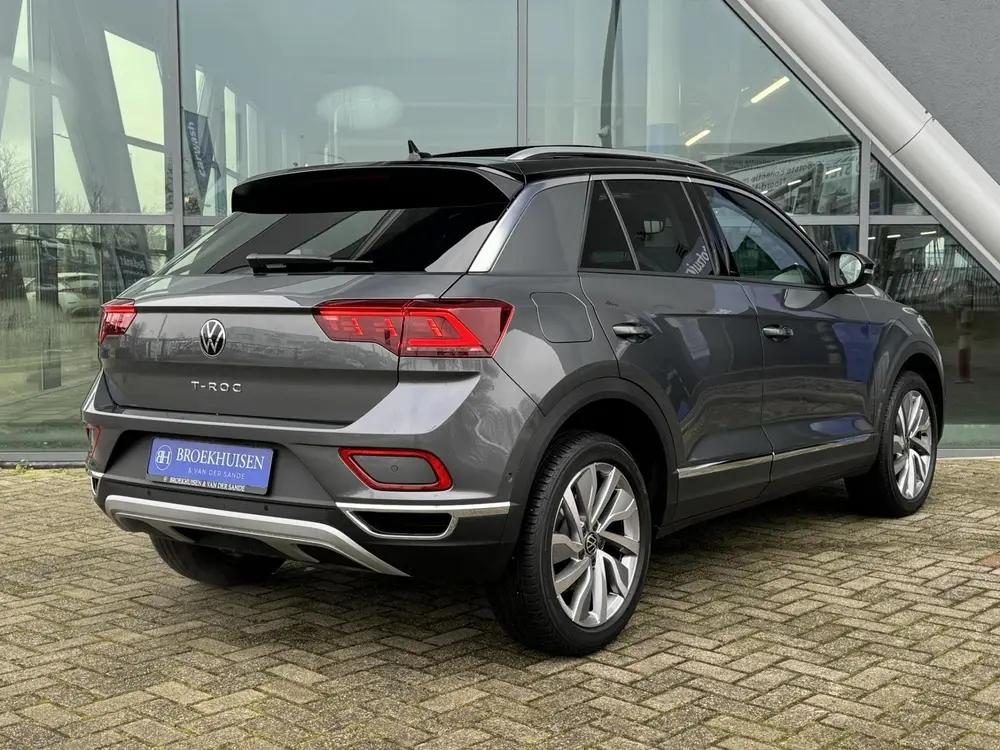Volkswagen T-Roc 1.5 TSI 150pk Automaat / Panoramadak / Lede uit 2024, foto 2
