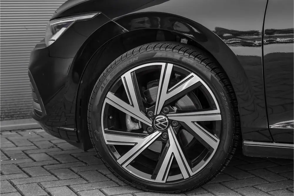 Volkswagen Golf 1.5 eTSI Move Style Pack ACC Camera 18" uit 2023, foto 18