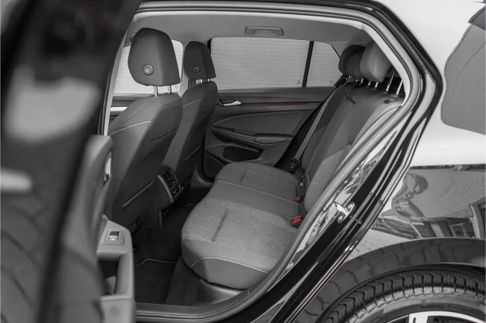 Volkswagen Golf 1.5 eTSI Move Style Pack ACC Camera 18" uit 2023, foto 6